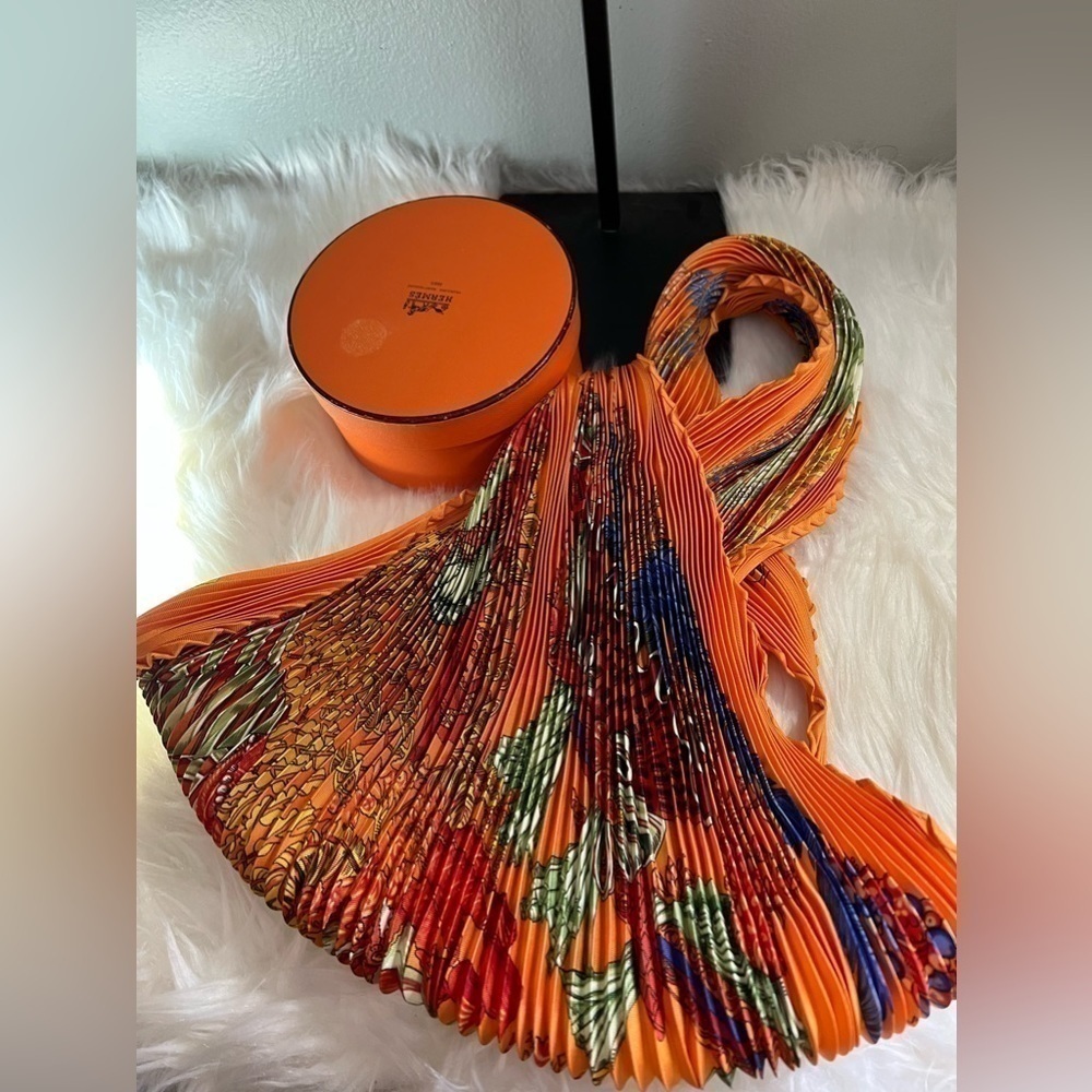 HERMES chapeau Carre 90 Multicolor Silk - Picture 13 of 17